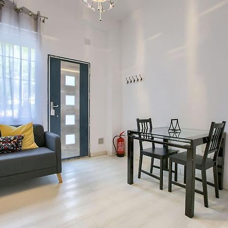 Appartamento Cozy Getaway In Madrid Esterno foto