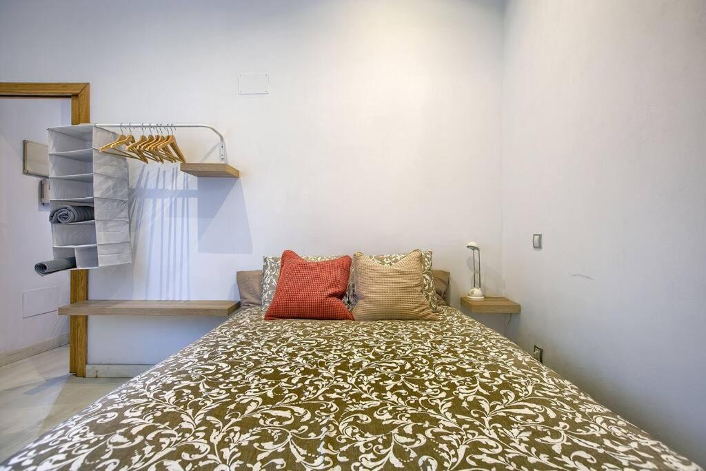 Appartamento Cozy Getaway In Madrid Esterno foto