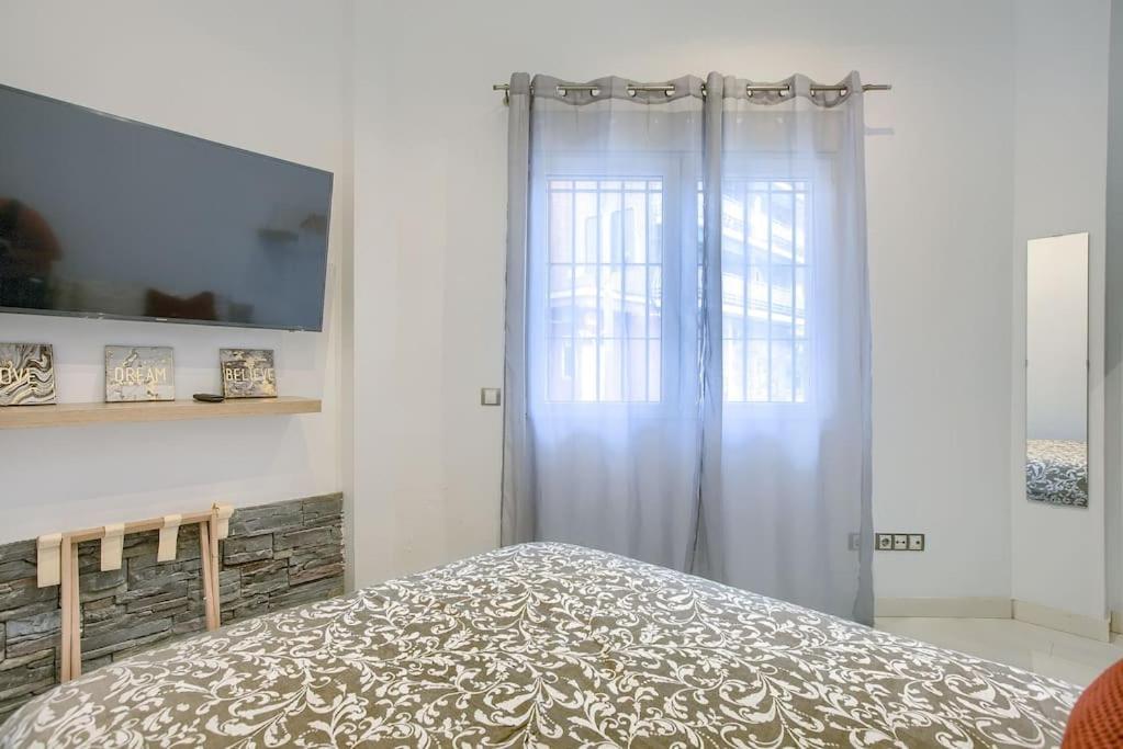 Appartamento Cozy Getaway In Madrid Esterno foto