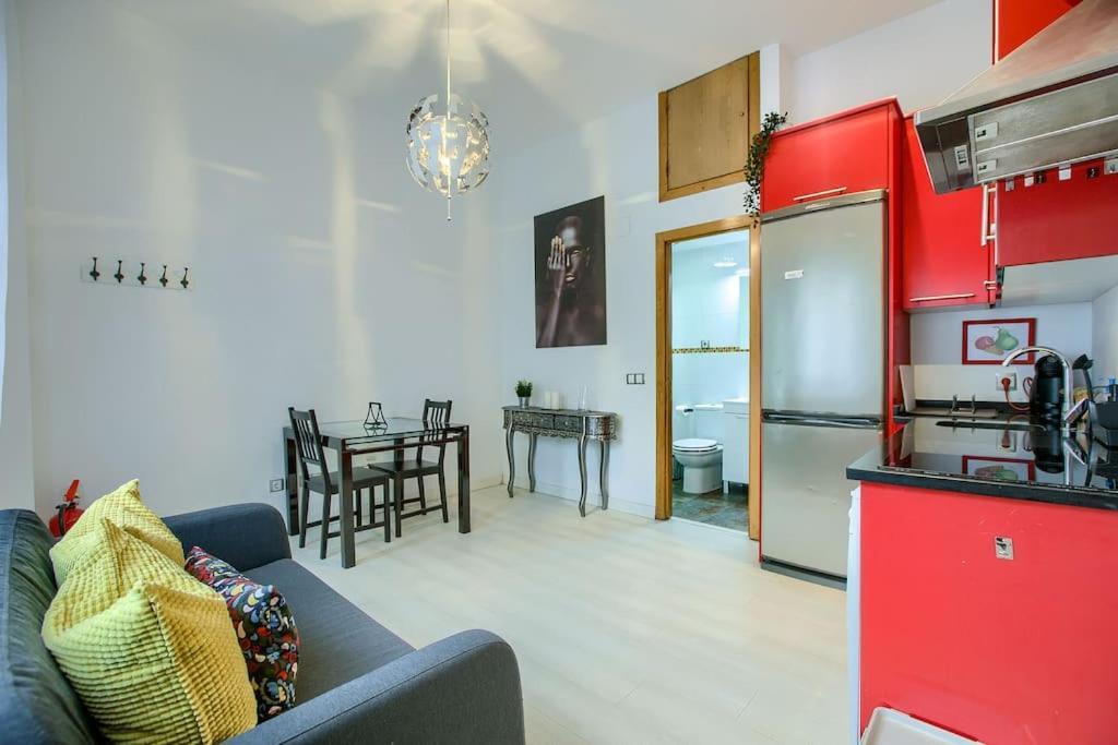 Appartamento Cozy Getaway In Madrid Esterno foto